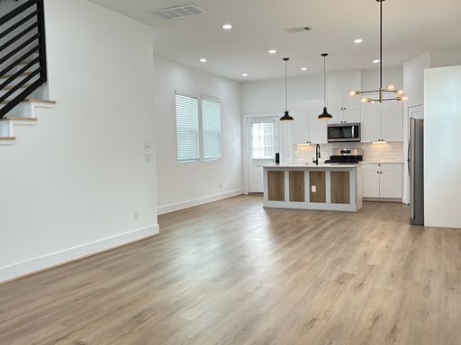 For Lease- Move-In Special APPLY by 08/31 | 2 Bed, 2.5 Bath | 1,700 Sq Ft | Independence Heights Corner | – photo 1