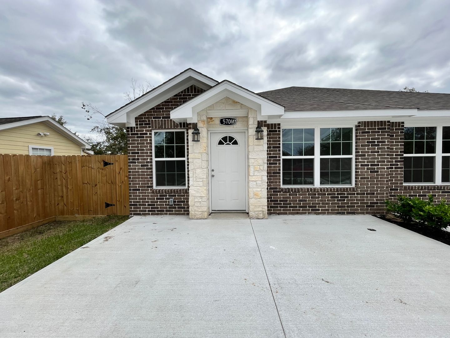 Houston House: 5706 Howell St Unit B