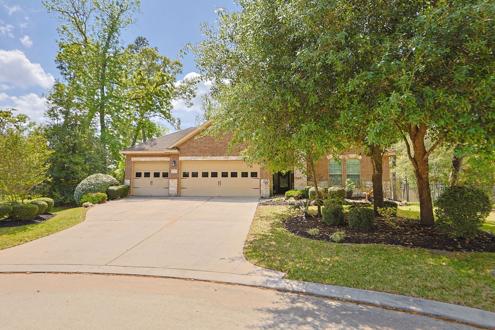 Tomball House: 55 Hearthwick Pl