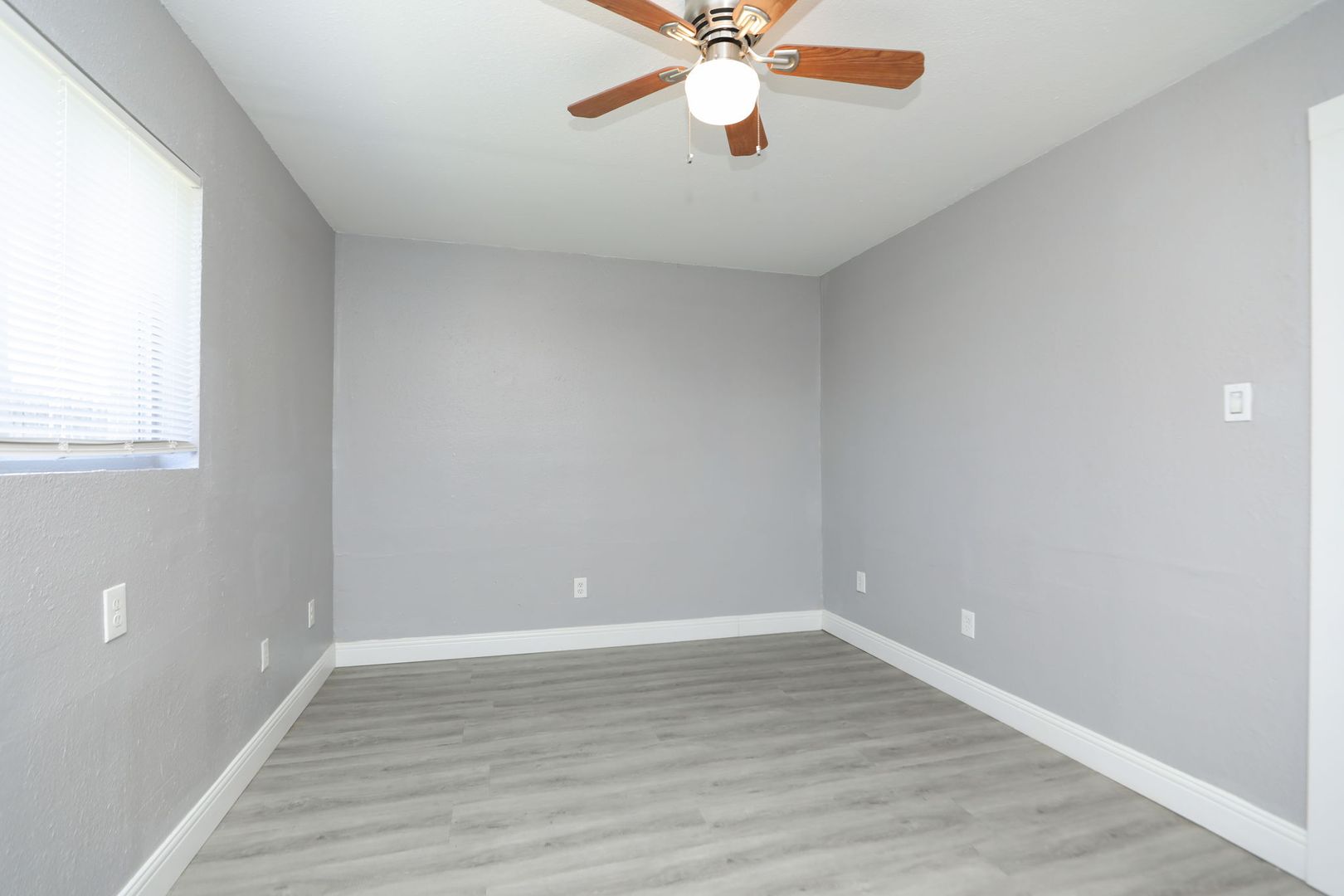 Colonial Ln 8127 Unit 2 12 of 12