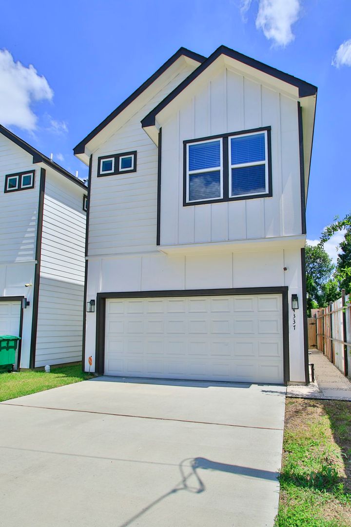 Houston House: 4337 Faulkner St