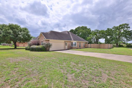 Stunning Home on 1/2 an Acre for Lease | 3 Bed, 2 Bath | 2,269 Sq Ft | Legendary Oaks Community |