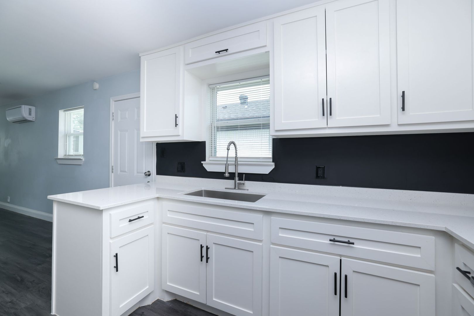 Linn St 4120 Unit E 6 of 12