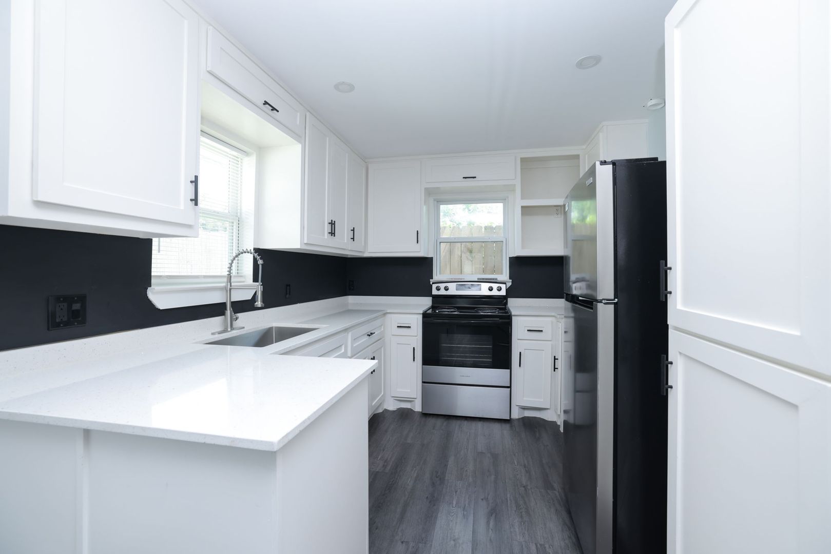 Linn St 4120 Unit E 5 of 12