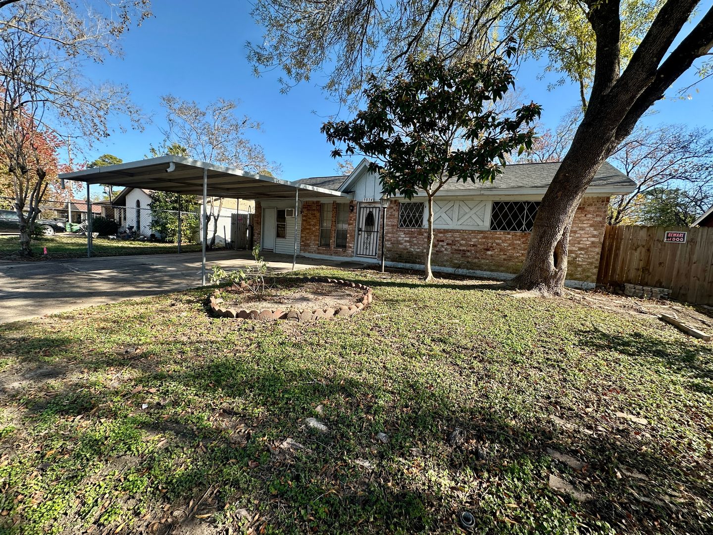 Houston House: 9834 Denning Dr