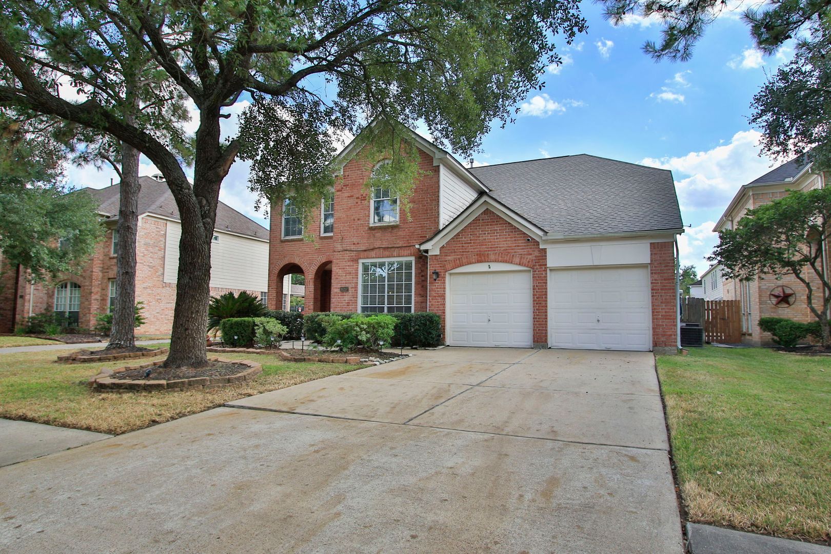 Houston House: 16207 Waiting Springs Cir