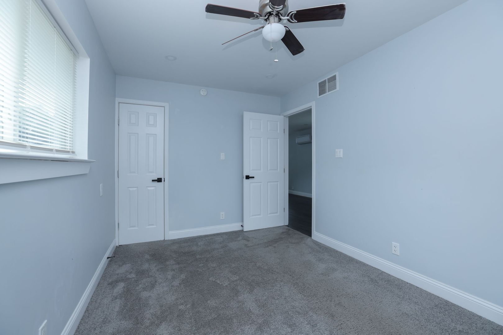 Linn St 4120 Unit E 9 of 12