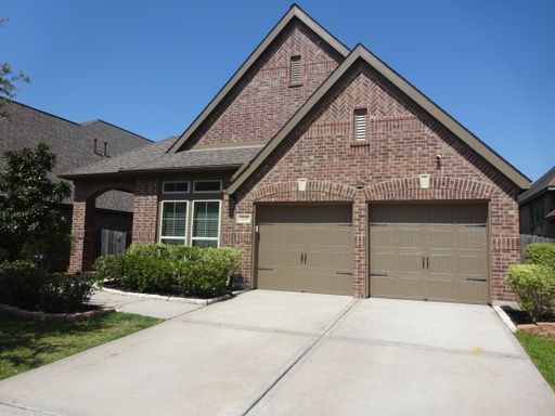For Home for Lease in Fort Bend - 4 Bed, 3 Bath | 2,809 Sq Ft | The Reserve at Brazos Town Center Community |