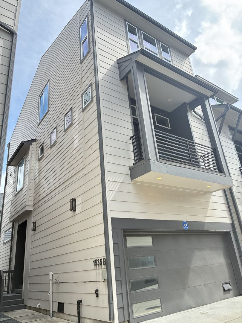 Houston Townhome: 1535 w 24th St Unit B