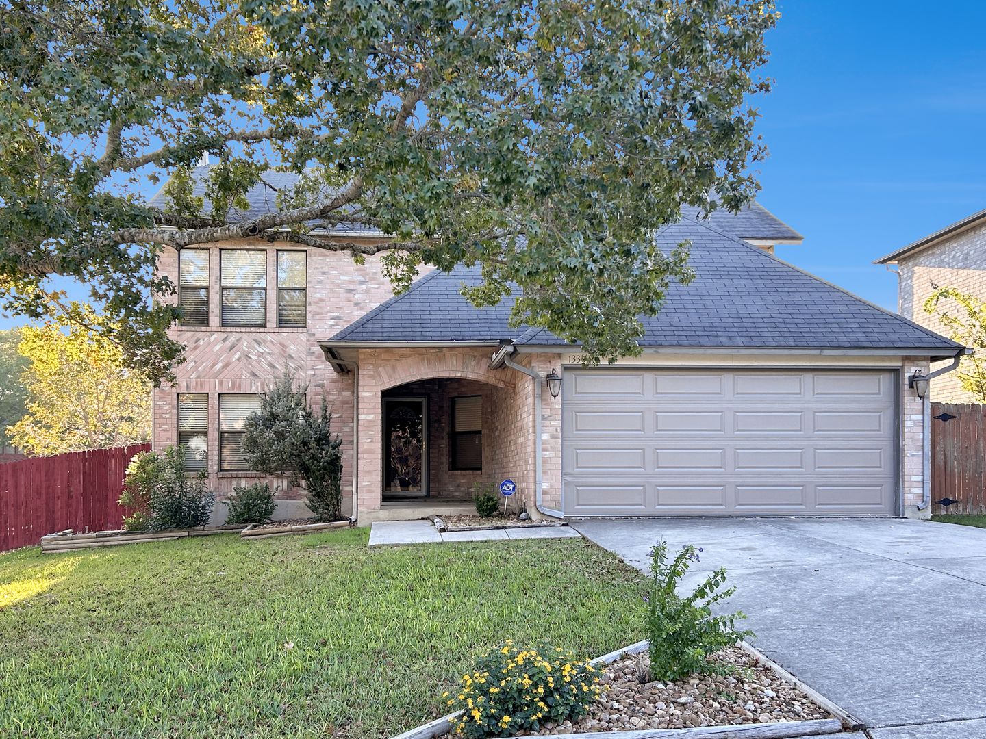 Universal City House: 13303 Galicia