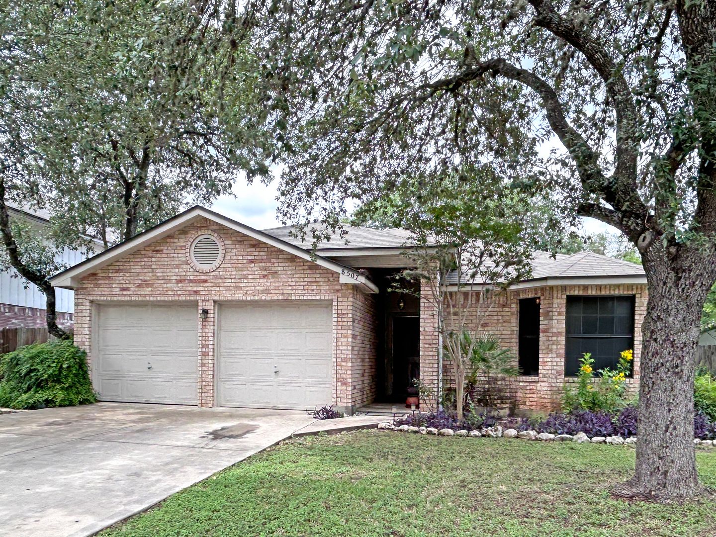 San Antonio House: 8507 Timber Place