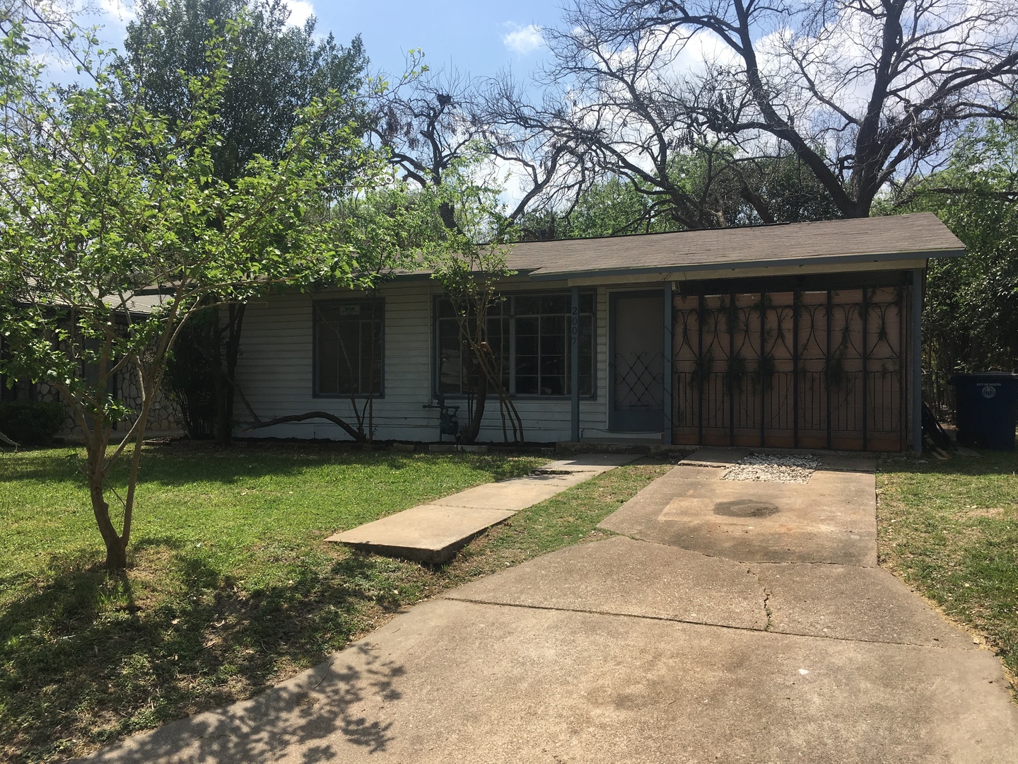 Austin House: 2007 Ford Street Street