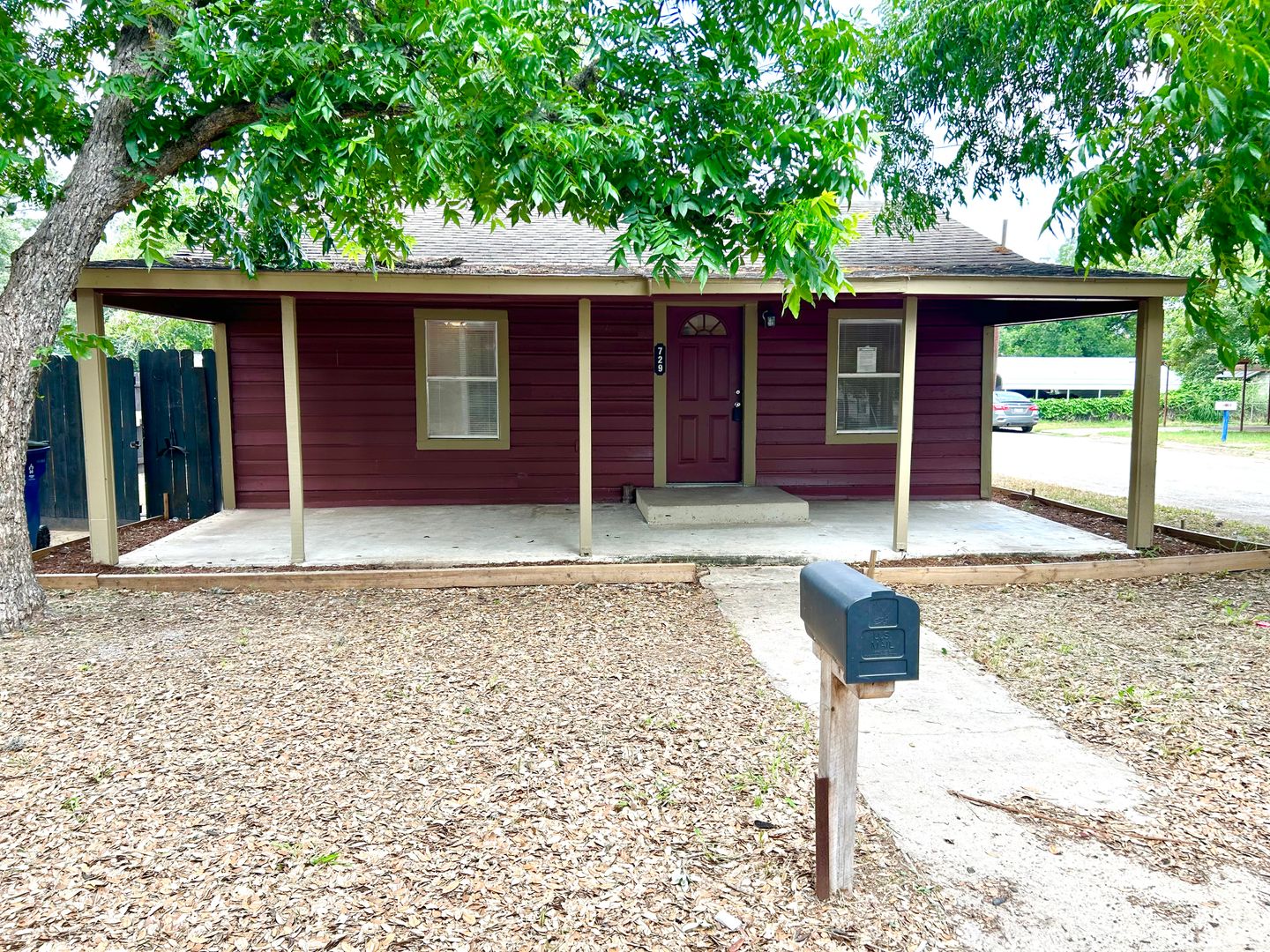 Pleasanton House: 729 Burmeister Street