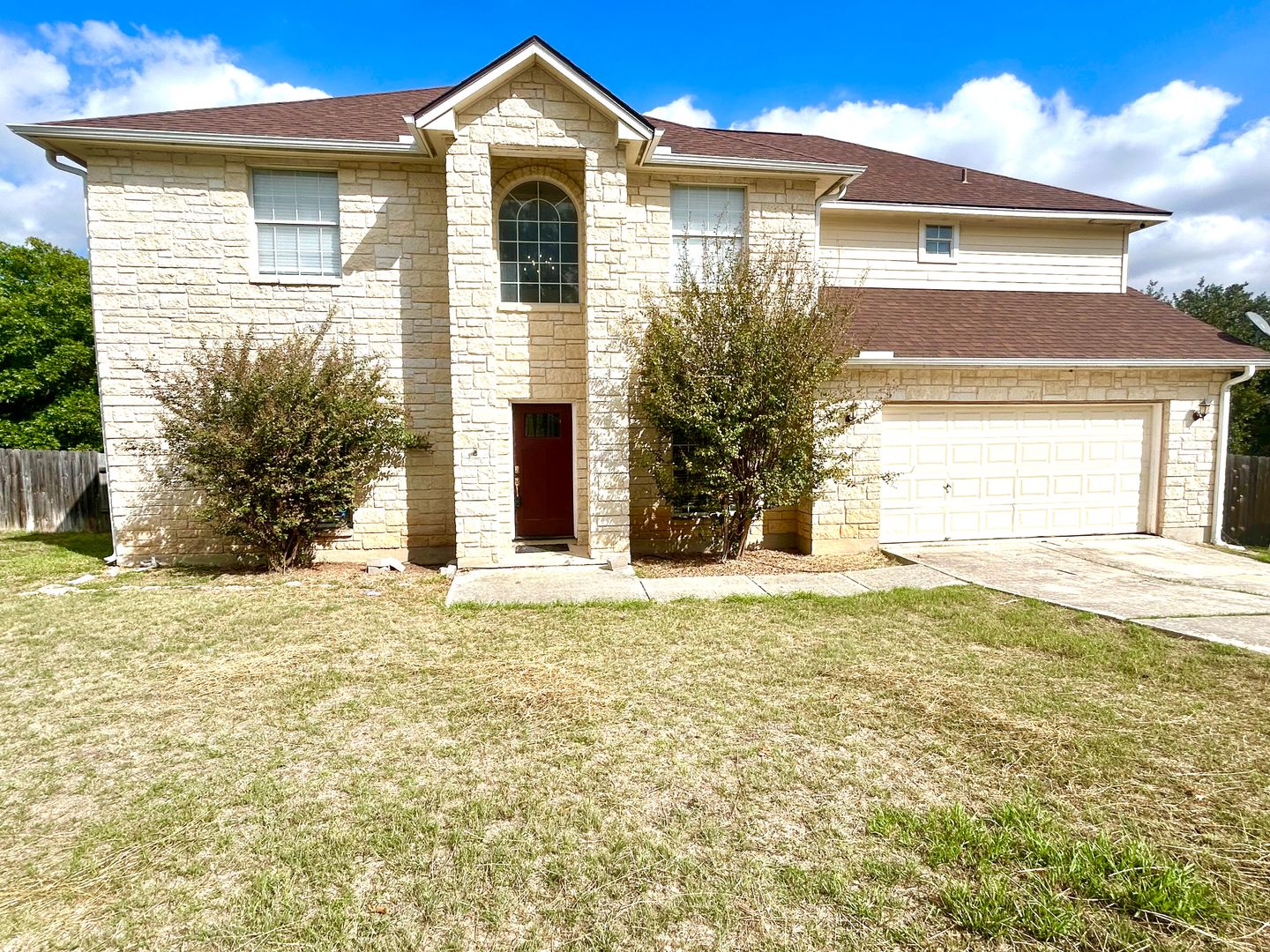 Castroville House: 215 River Bluff
