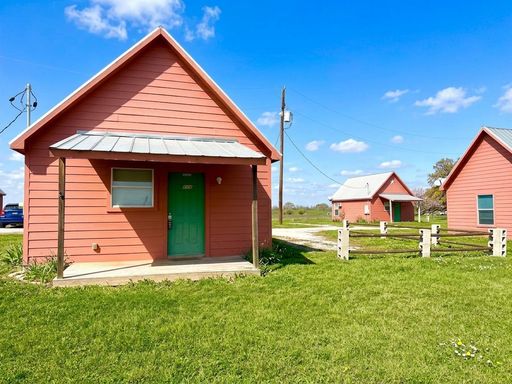 1 Bed Log Cabin | Loft | Water & Trash Included!