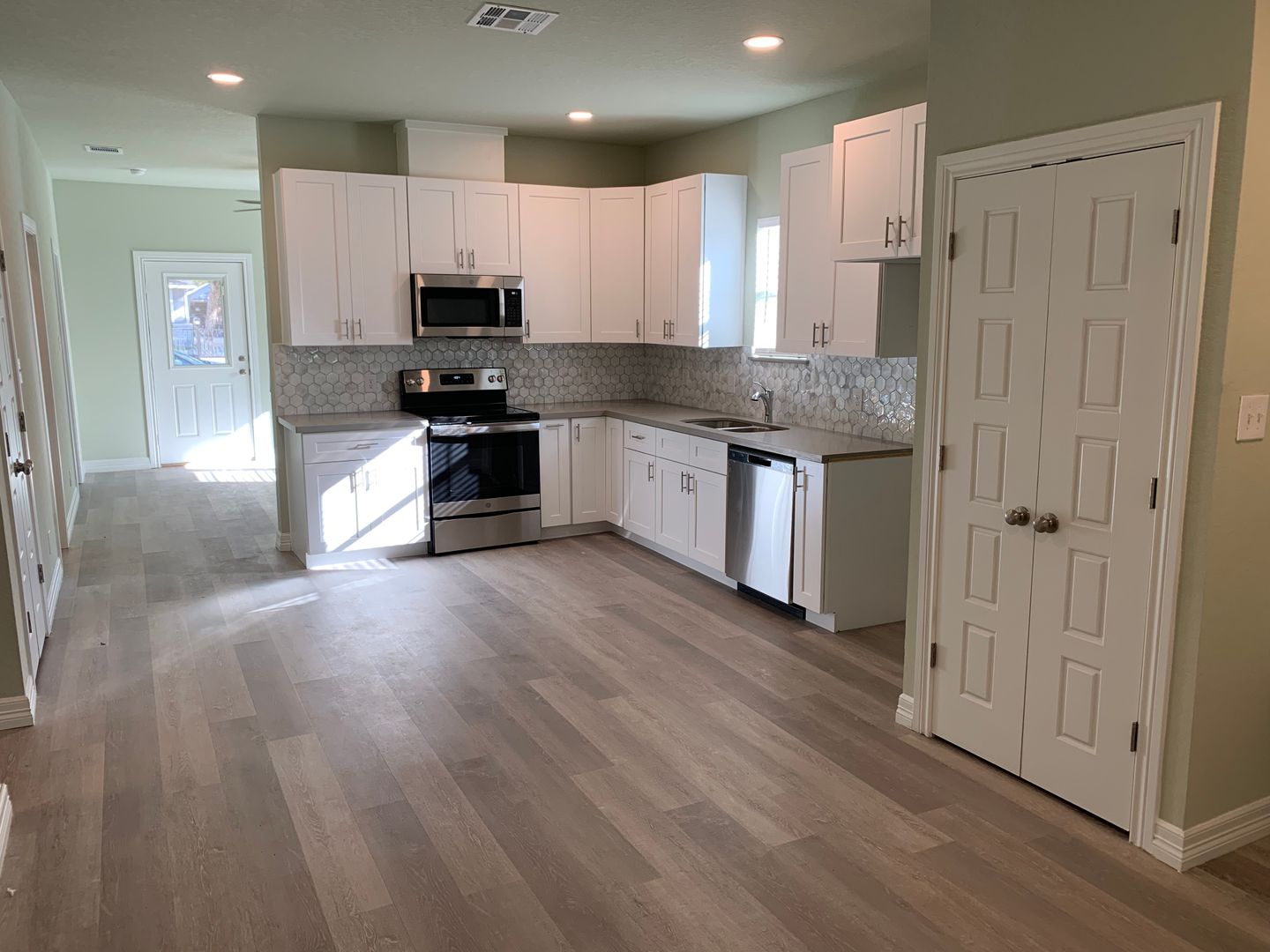 2122 San Luis Street 6 of 12