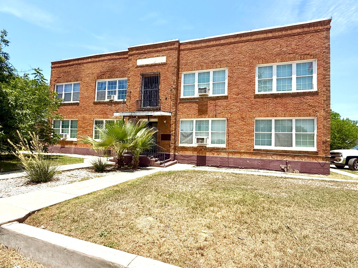 San Antonio Apartment: 1409 West Woodlawn Avenue