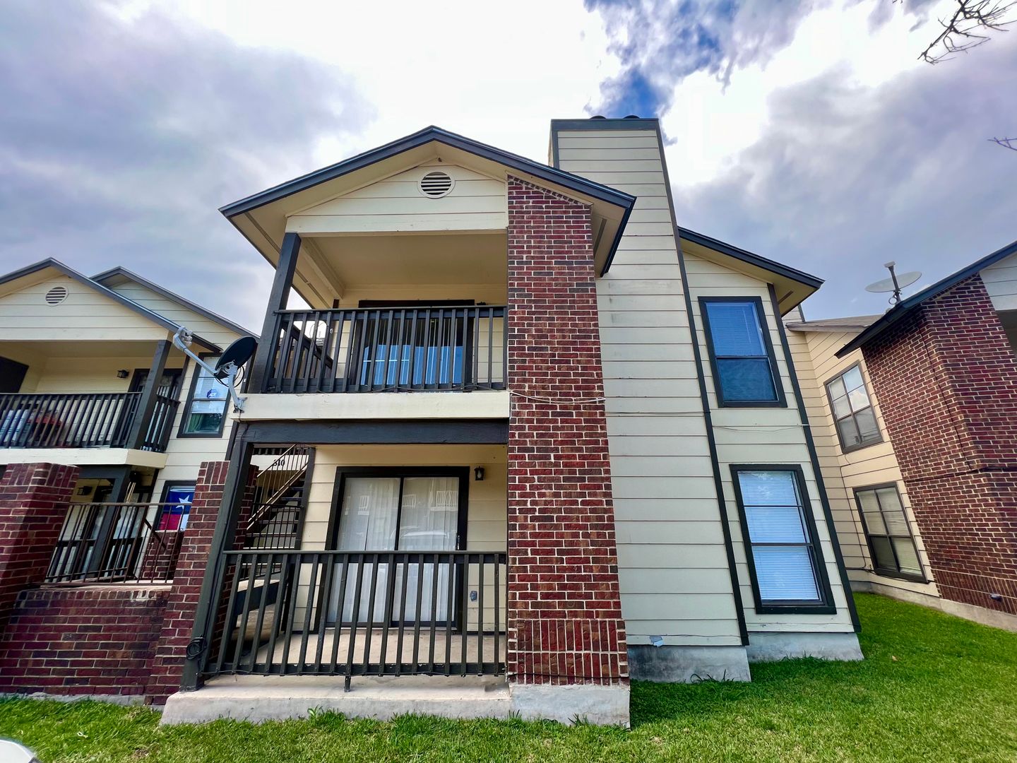 San Antonio Apartment: 810 Station Street