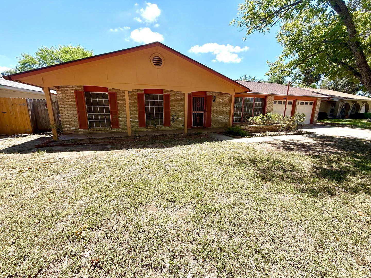 San Antonio House: 4922 Lambeth Dr