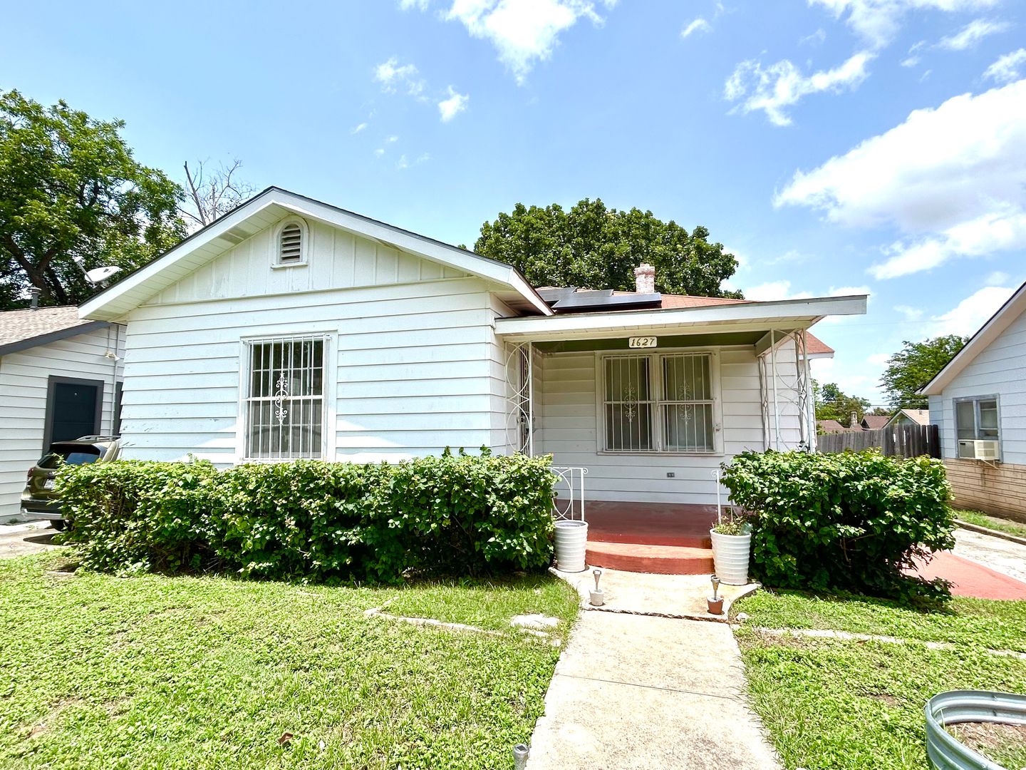 San Antonio House: 1627 Schley Ave