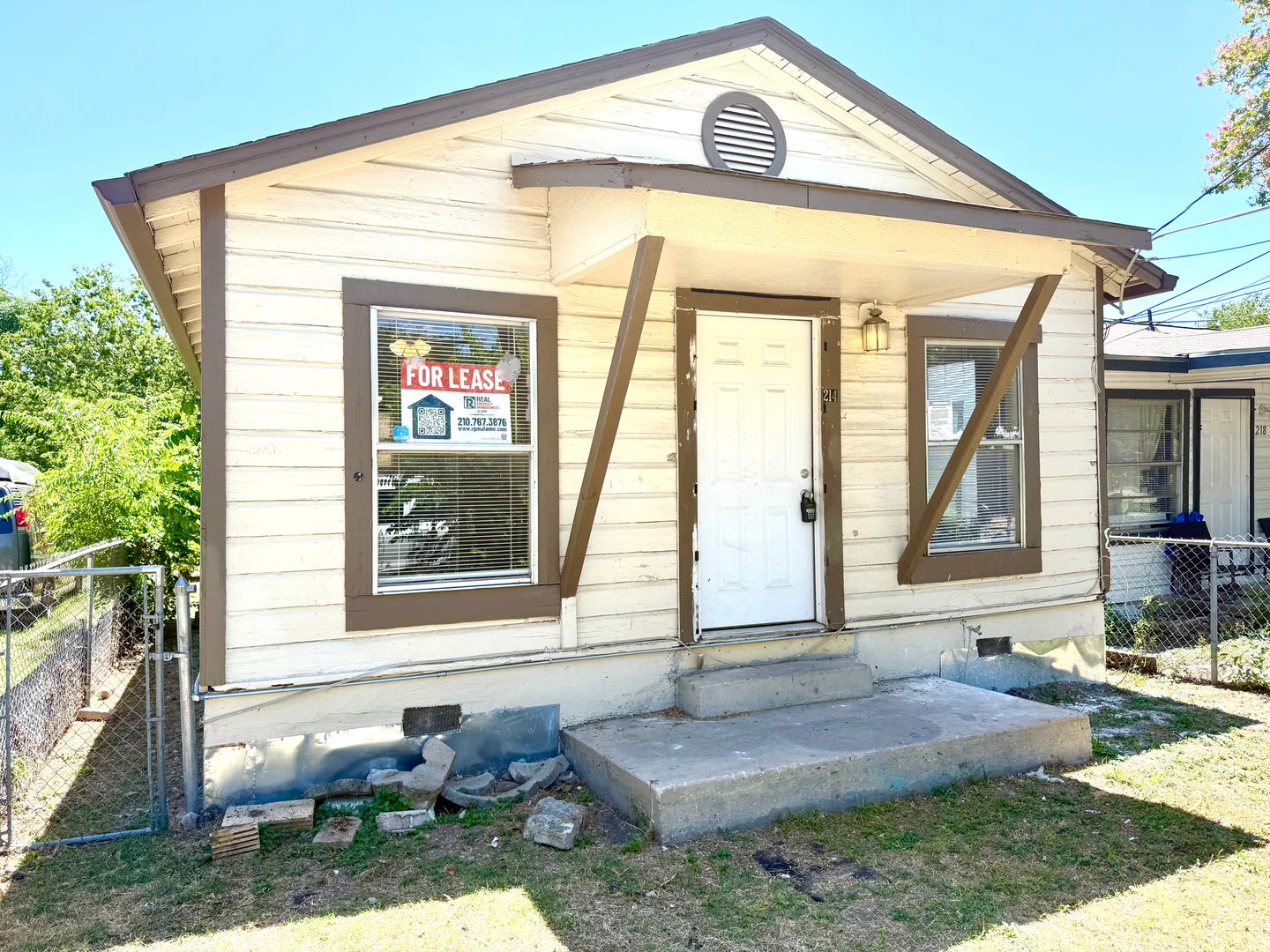 San Antonio House: 214 South San Dario Avenue