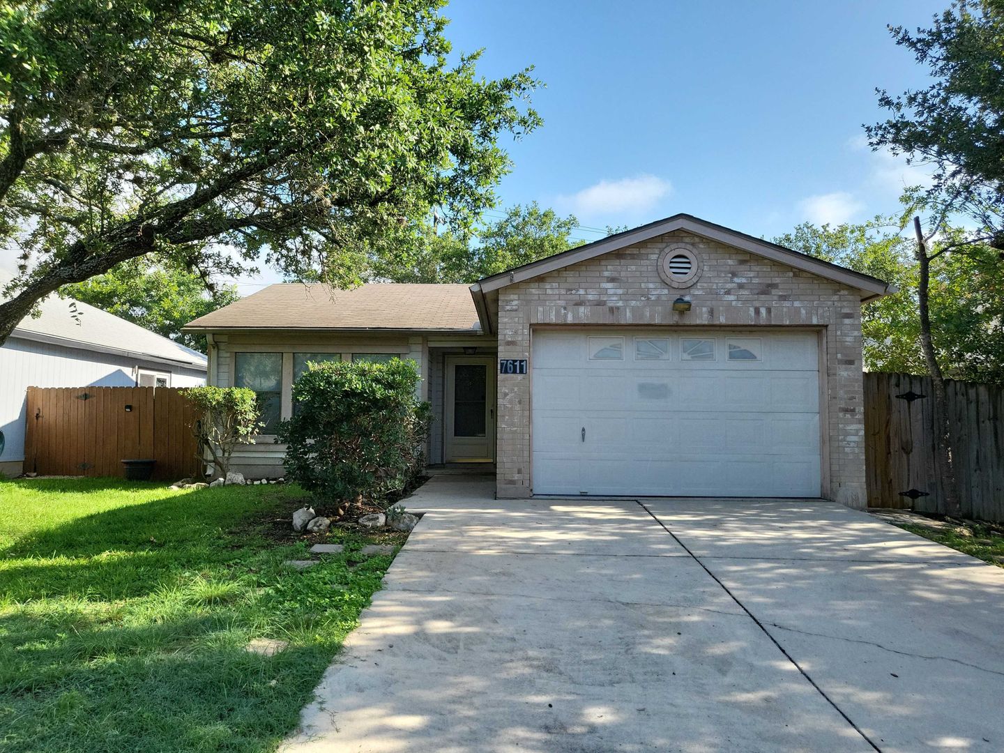 San Antonio House: 7611 Scenic Glade