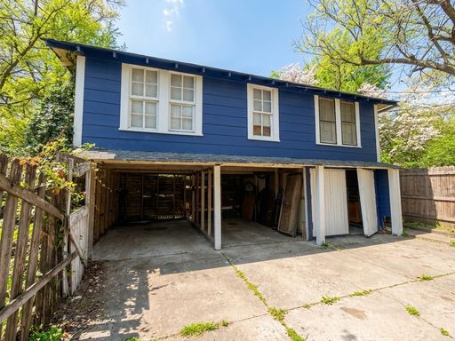 **APPLICATION RECEIVED** MOVE IN SPECIAL! Charming Downtown-Adjacent 1-Bedroom Unit! – photo 1