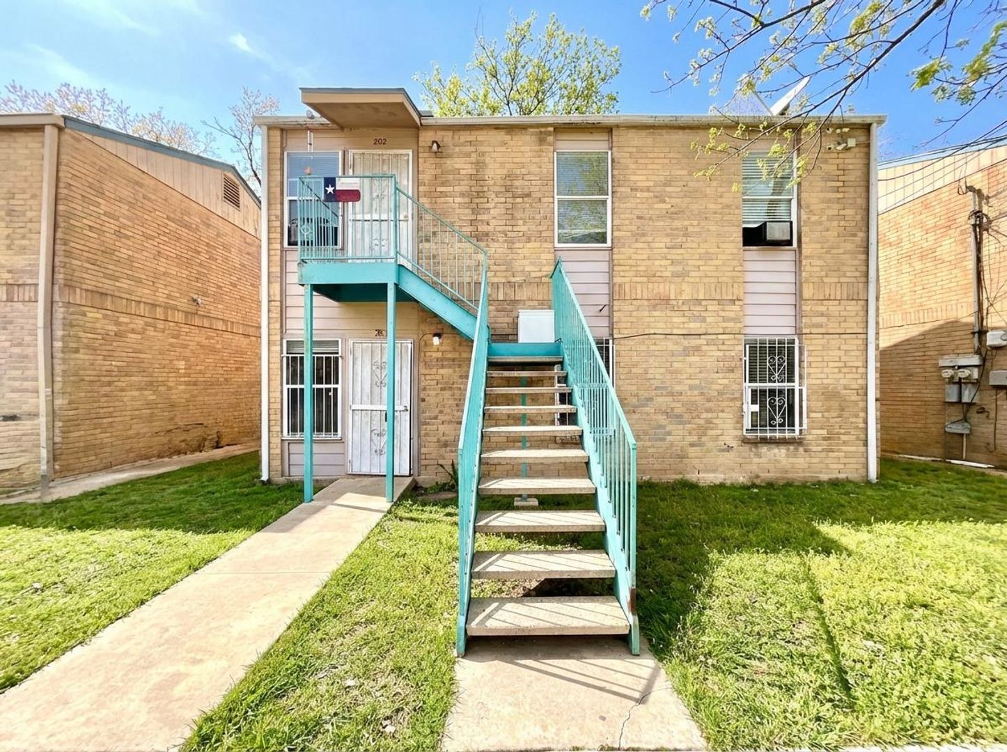 San Antonio Apartment: 518 Briggs St