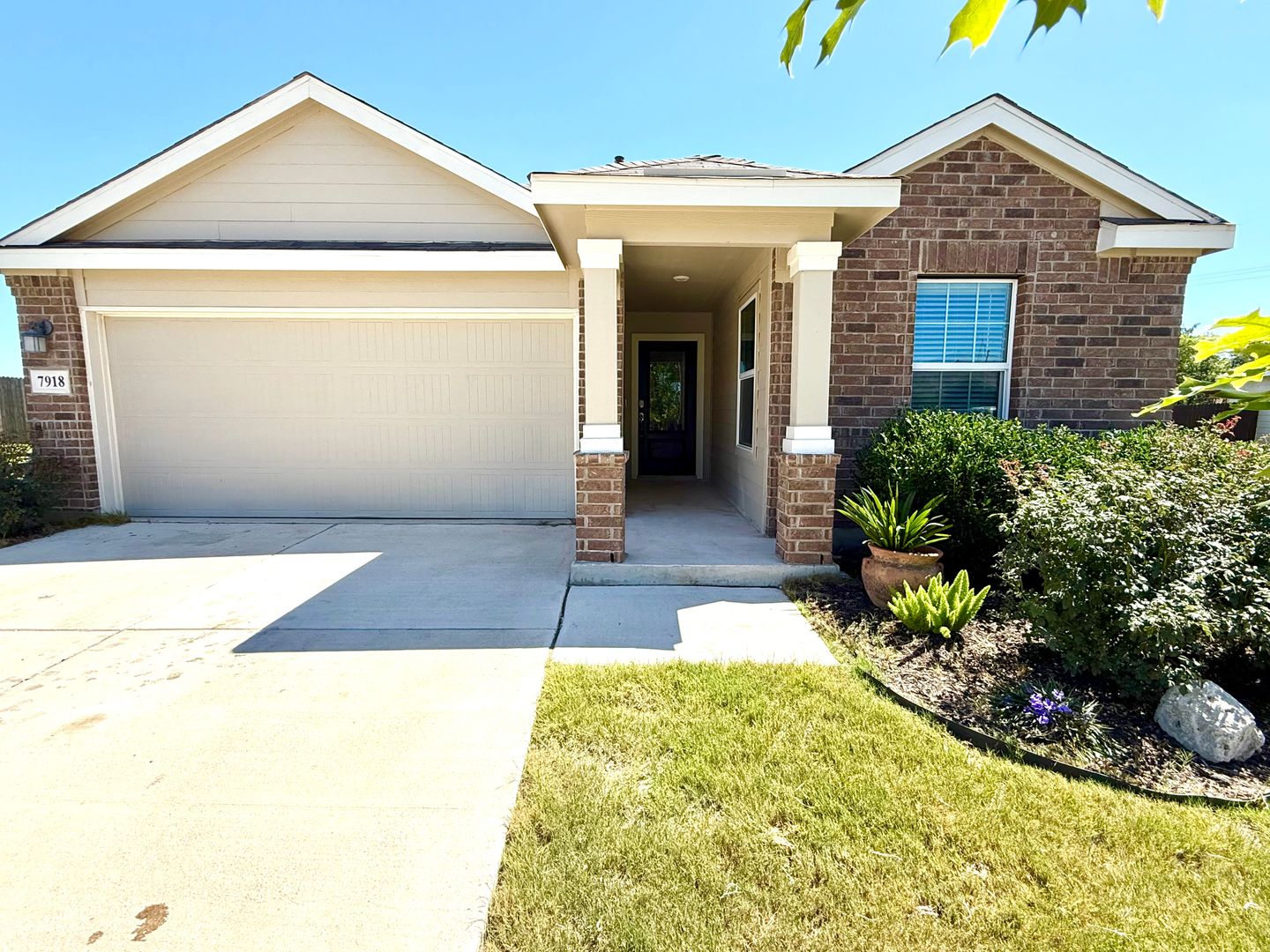 San Antonio House: 7918 Dovers Den