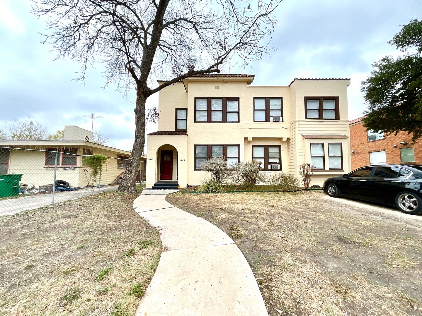 San Antonio House: 1645 W Mulberry