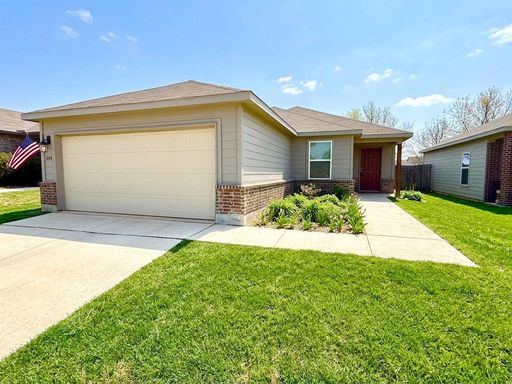 *COMING SOON* 3 Bedrooms | 2 Bathrooms | 2-Car Garage | Fenced Backyard | Stainless Steel Appliances! – photo 1