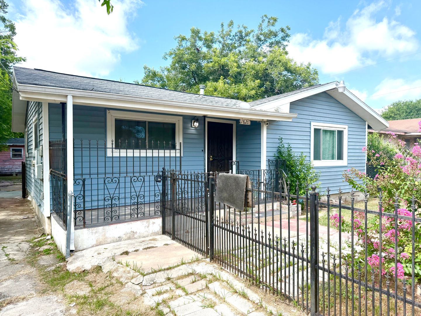 San Antonio House: 1820 W Southcross Blvd