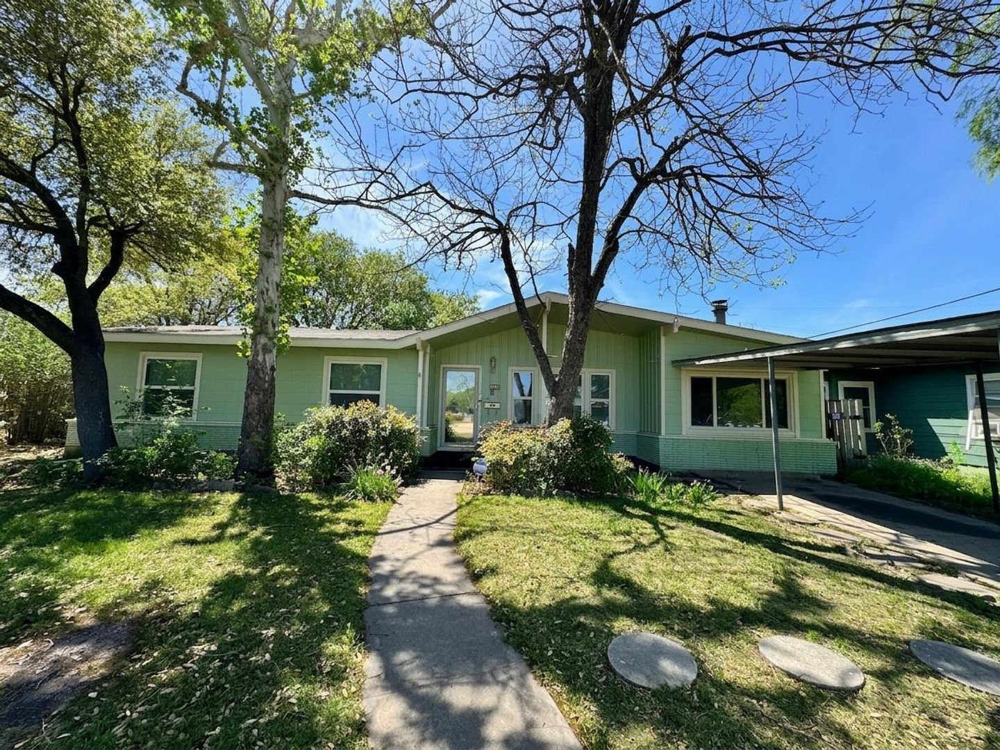 San Antonio House: 134 Lilla Jean Drive