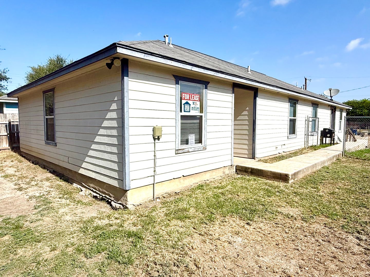 San Antonio House: 424 Amires Pl