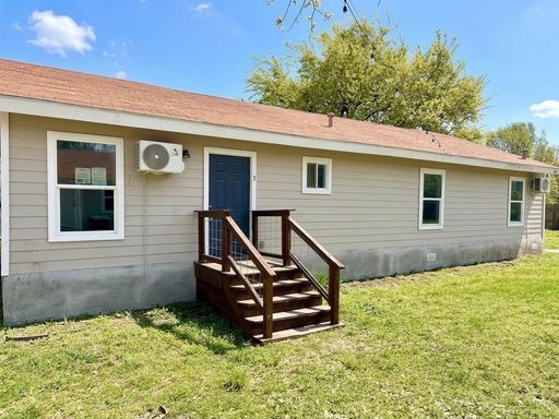Beautifully Remodeled 2-Bedroom Unit – Available Now! – photo 1