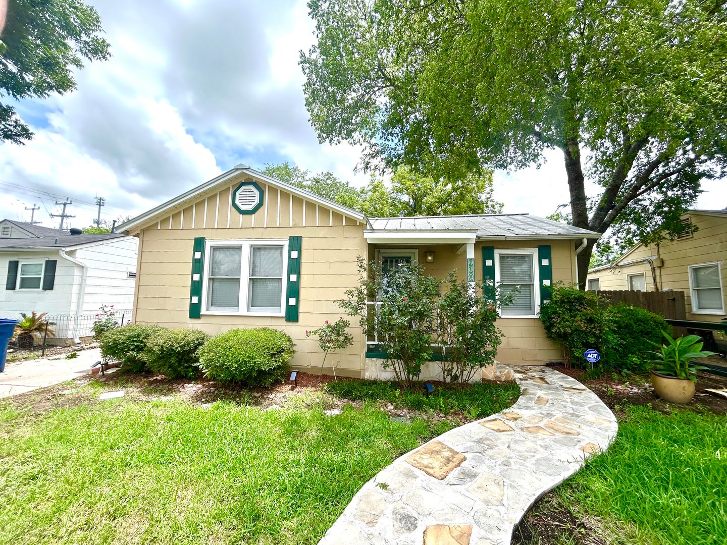 San Antonio House: 110 El Monte Blvd
