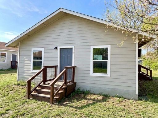 Convenient 2 Bedroom / 1 Bath Unit! Recently Renovated! – photo 1