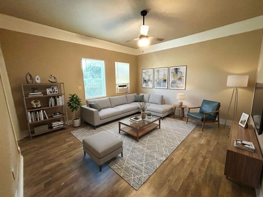 Downstairs 1BD/1BA Near San Antonio College – Easy Access, Central Location! – photo 1