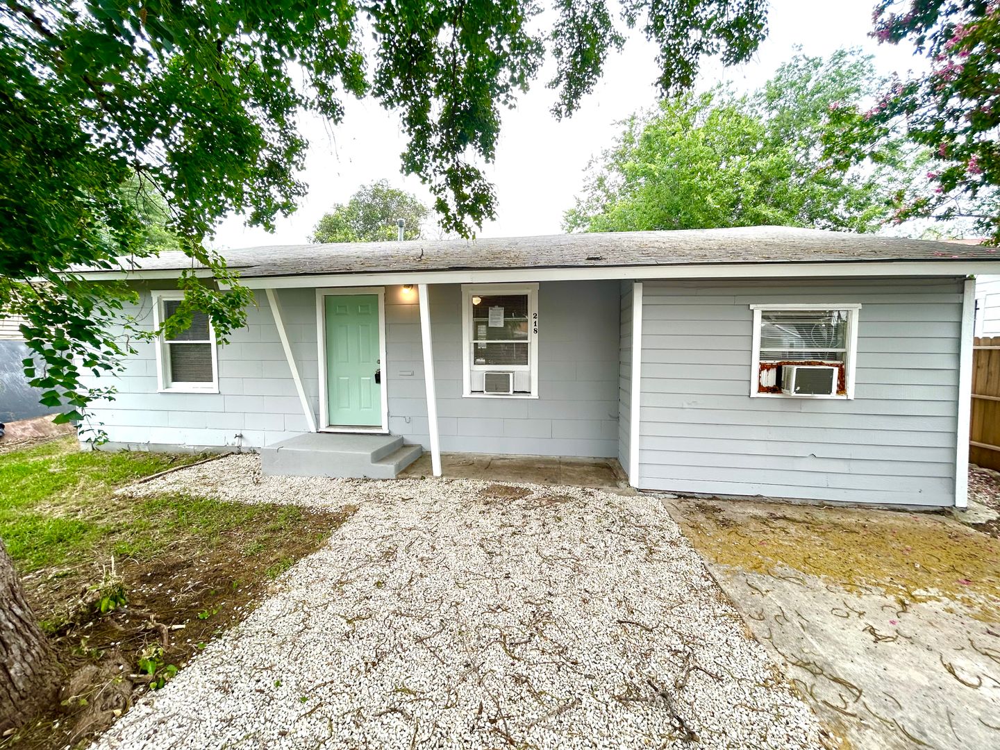 San Antonio House: 218 La Manda Blvd