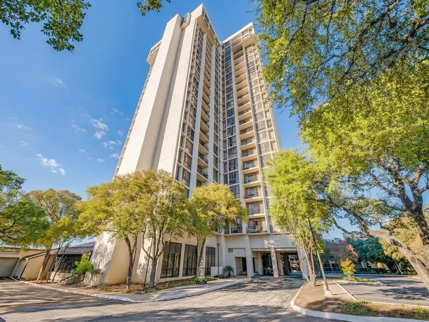 San Antonio House: 7701 Wurzbach - Unit 608