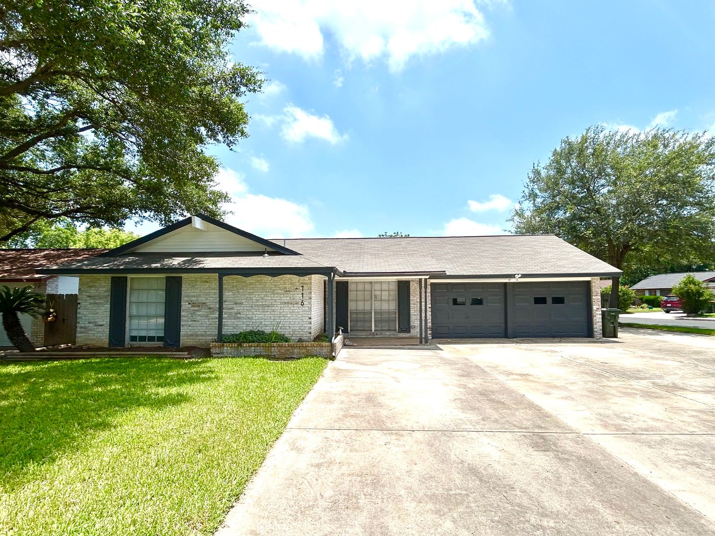Schertz House: 116 Roundtree Dr