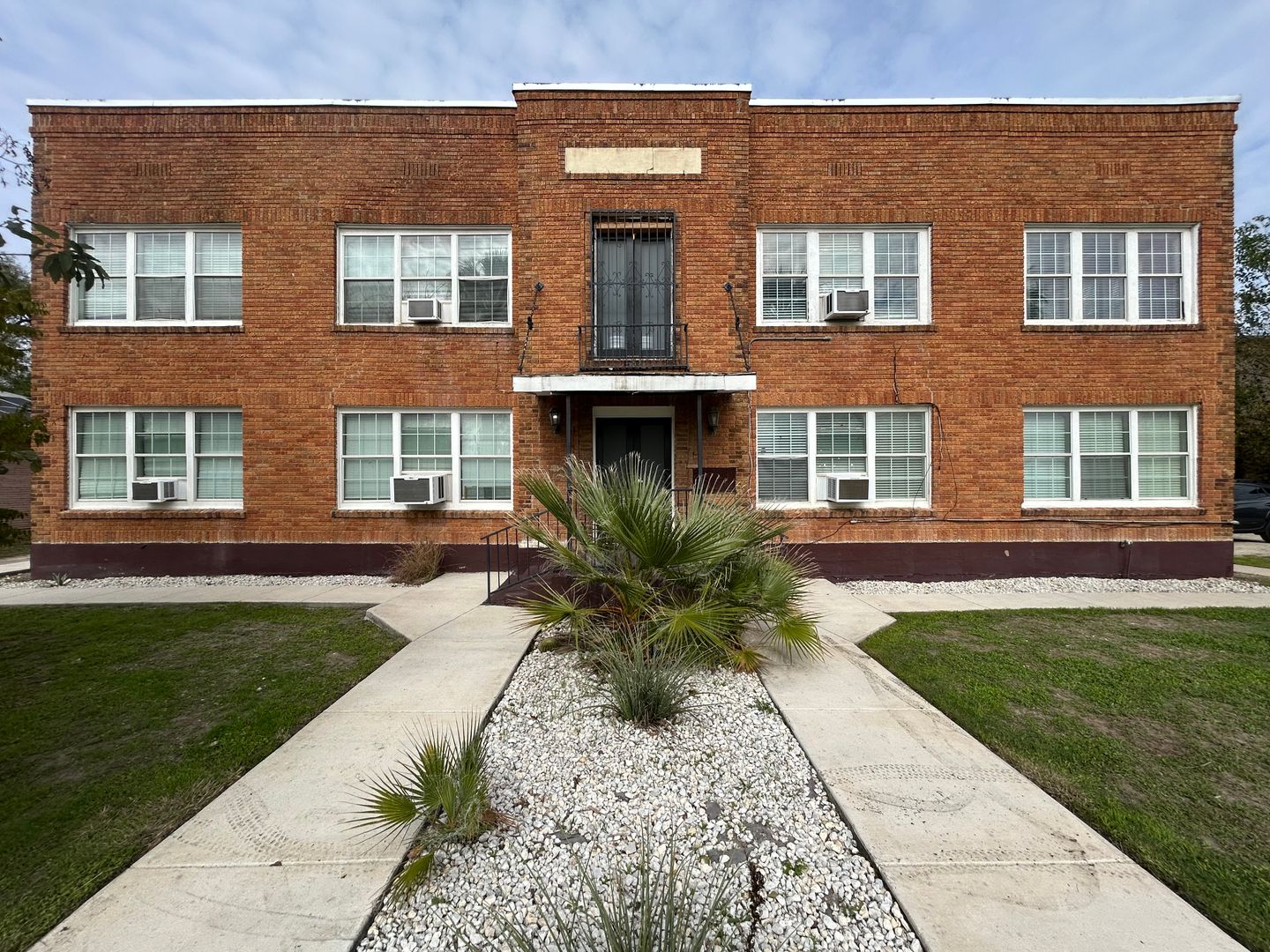 San Antonio Apartment: 1409 West Woodlawn Avenue