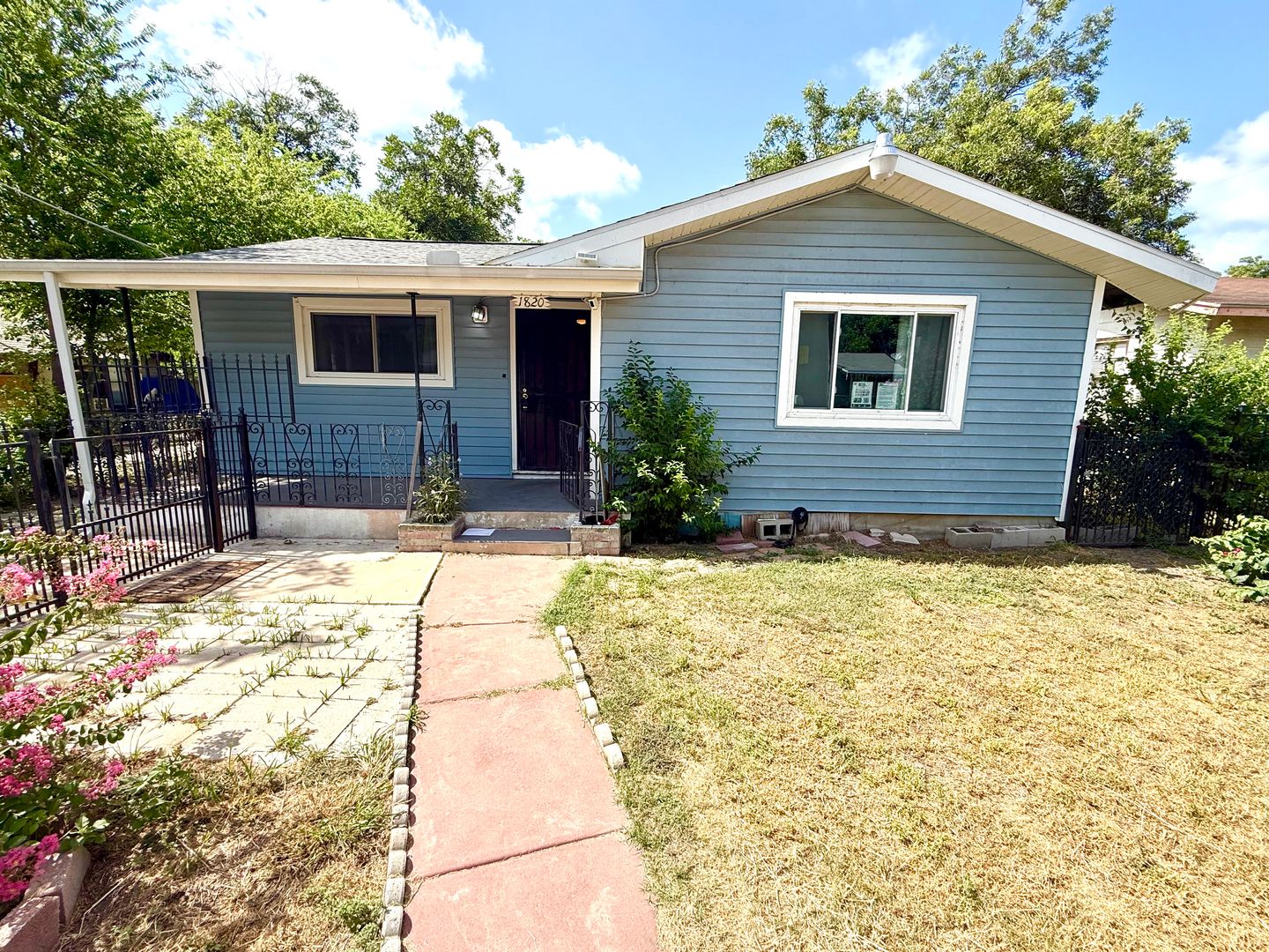 San Antonio House: 1820 W Southcross Blvd
