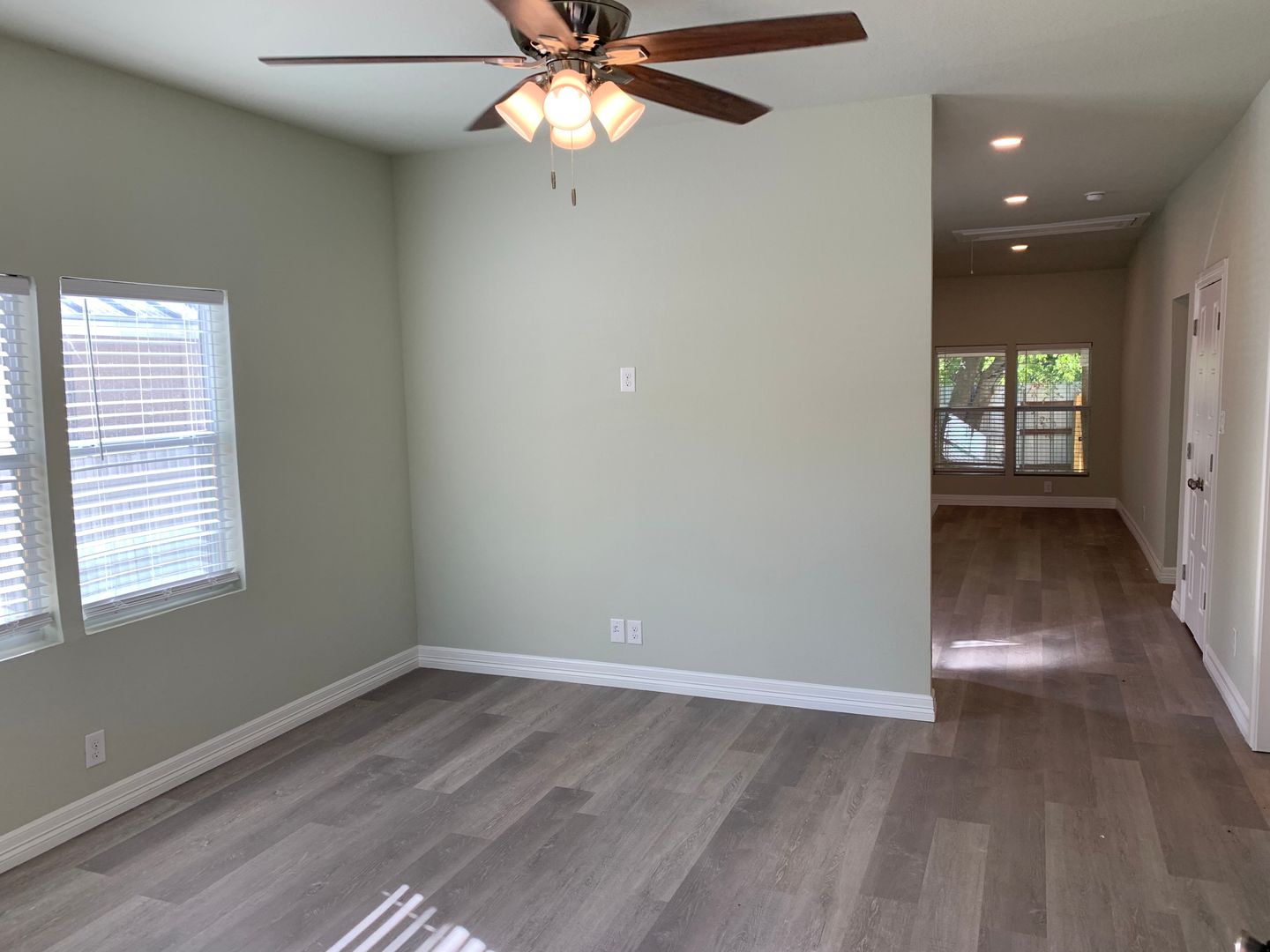 2122 San Luis Street 3 of 12