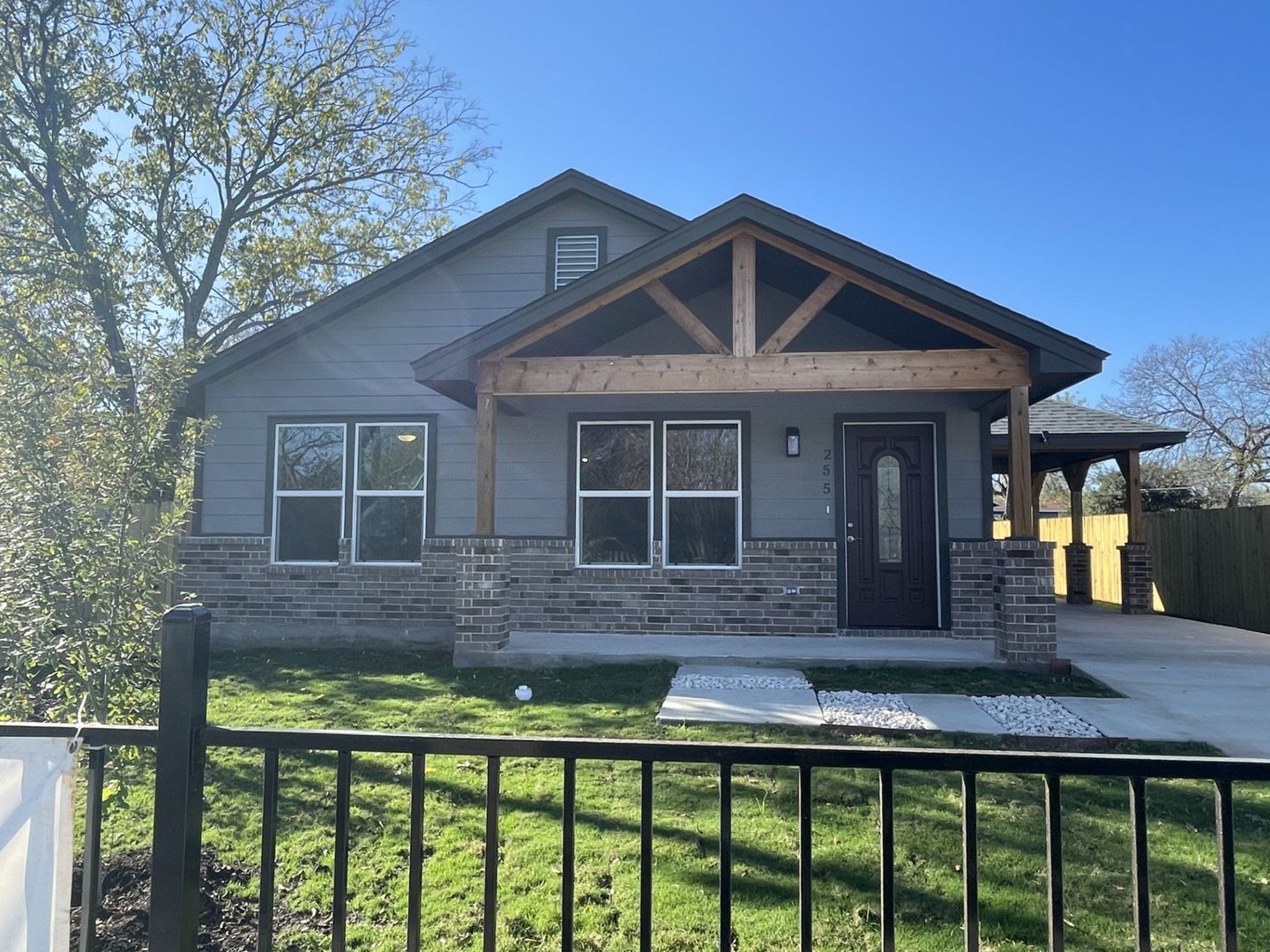 San Antonio House: 255 Dolores Ave