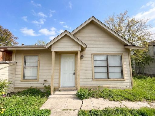 Pet-Friendly 2BR Home with Fenced Front & Backyard! – photo 1