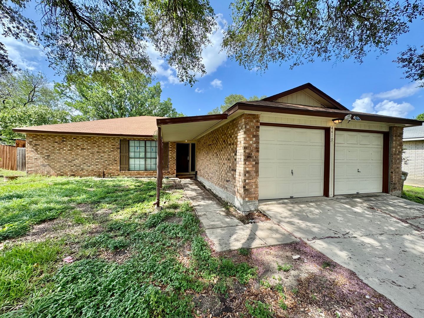 San Antonio House: 4410 Lakebend West Drive