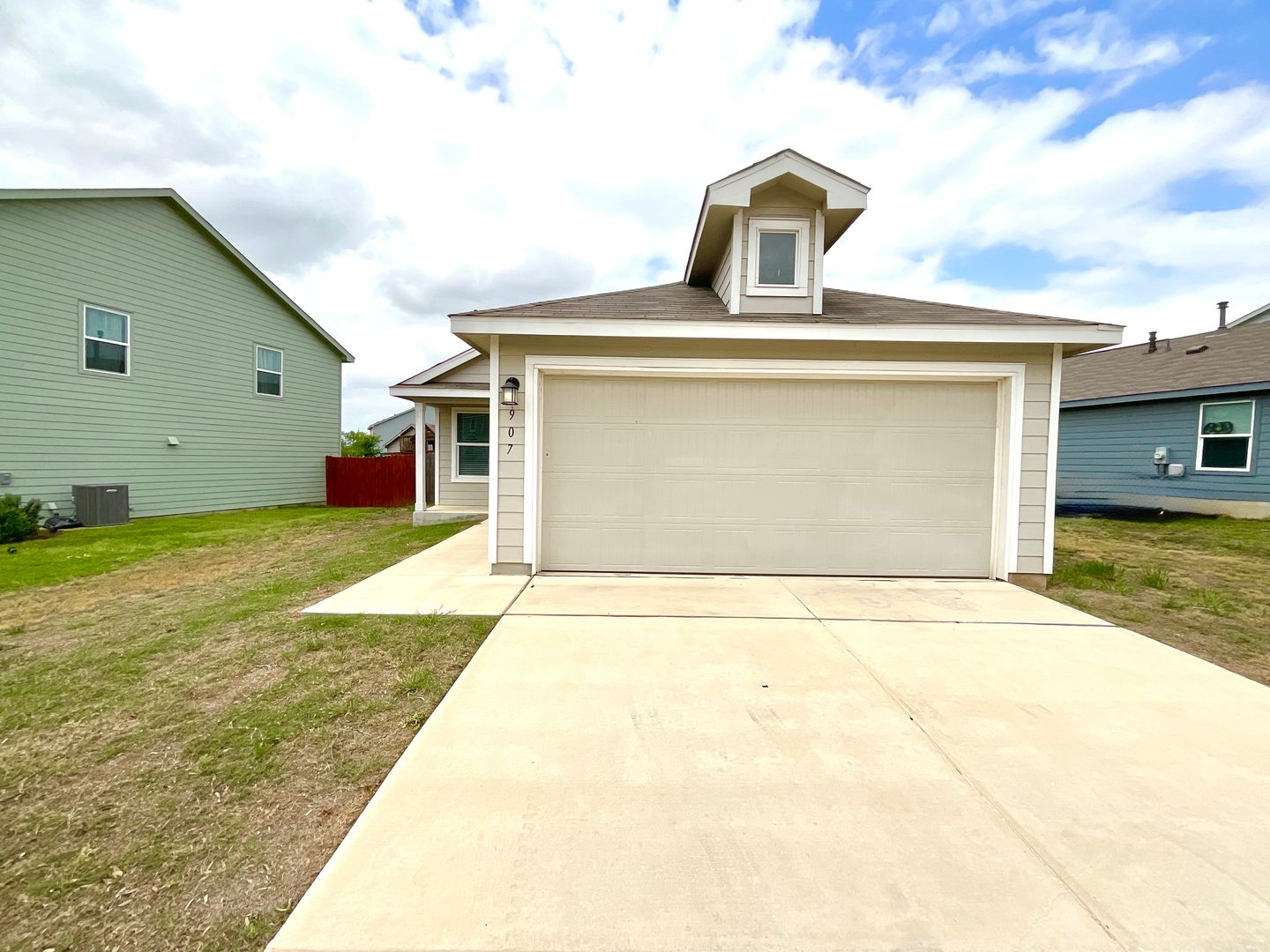 San Antonio House: 907 Cook Bend