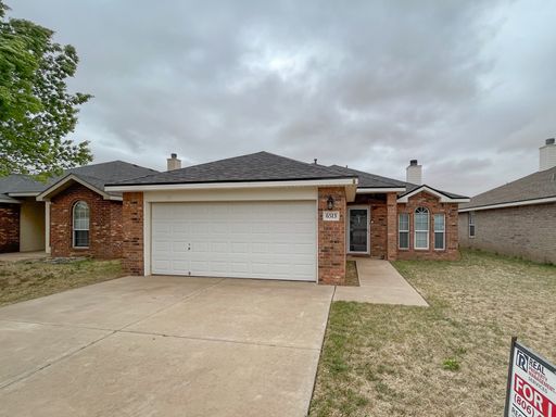 Beautiful 3/2/2 in SW Lubbock – photo 1