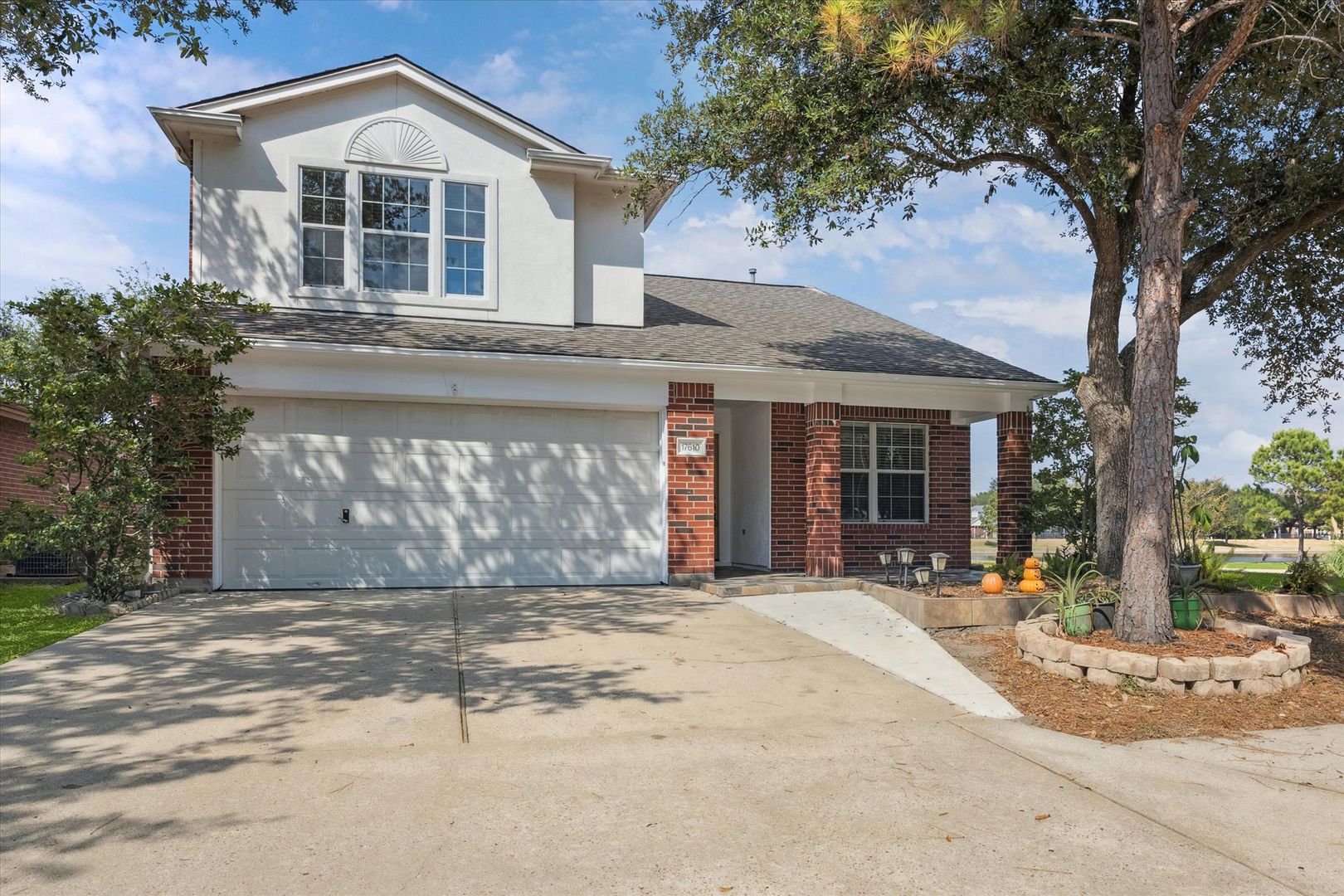 Houston House: 17610 Prospect Meadows